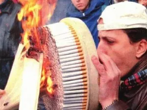 Elektronik Sigara, Sigara Tiryakilerini Kurtarıyor Mu? Elektronik Sigara, Sigara Tiryakilerini Kurtarıyor Mu?